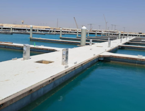 Modern marina mooring system with vessels secured at floating docks in Saudi Arabia